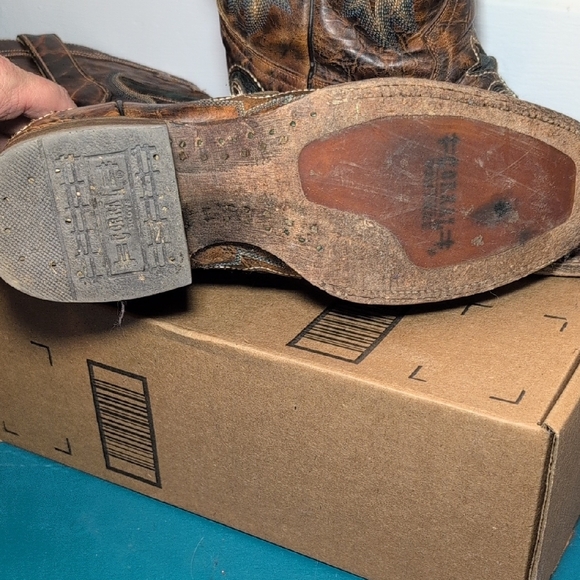 Women's Western Heeled Boots in Brown and Tan - Picture 3 of 5